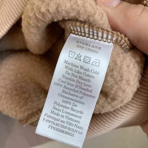 Everlane The ReNew Fleece Raglan Sweatshirt in camel - Picture 10 of 10
